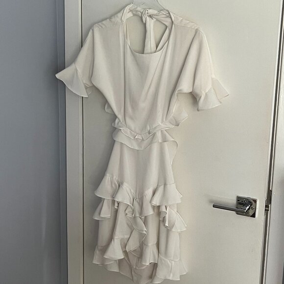 Ruffled elegant flowy white dress - open back - Picture 1 of 7